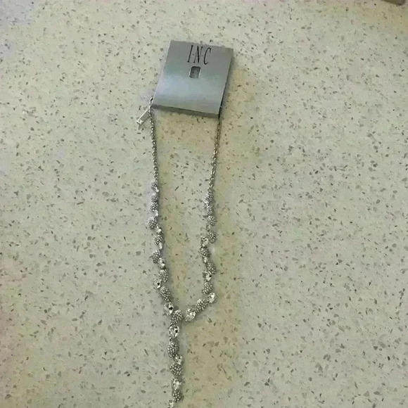 Inc crystal type cluster necklace - Picture 2 of 2